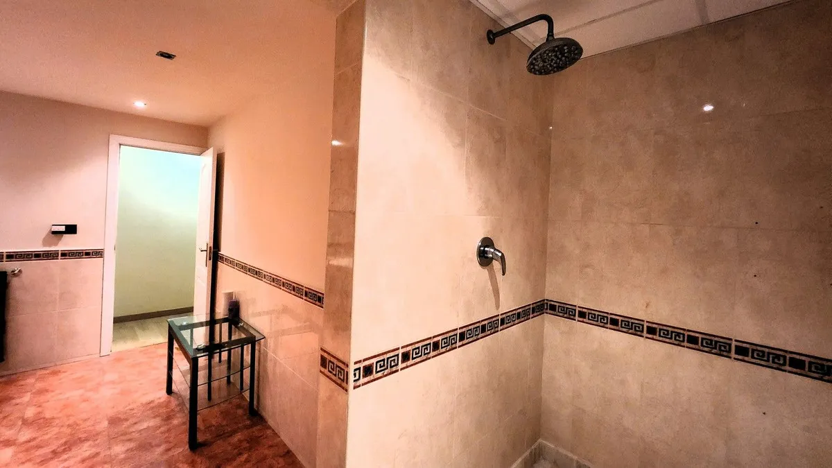 1ea34fa9-ab46-451d-9a81-88e767e46963