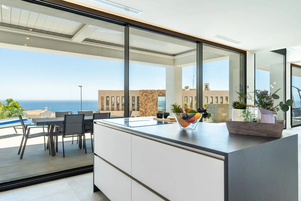 64a02566-1deb-46b3-9a7c-1710b257325c