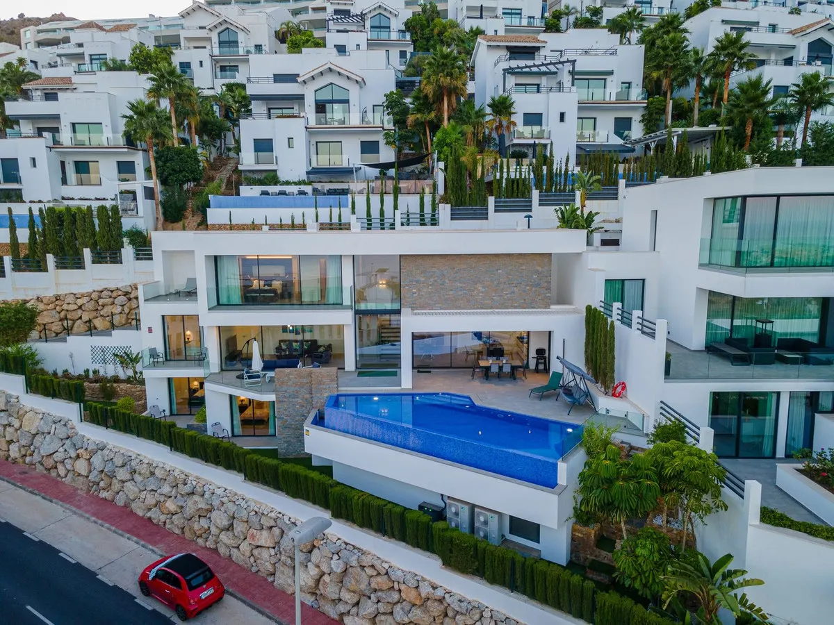 c029dec0-e07b-44f3-a7be-21c29c817193