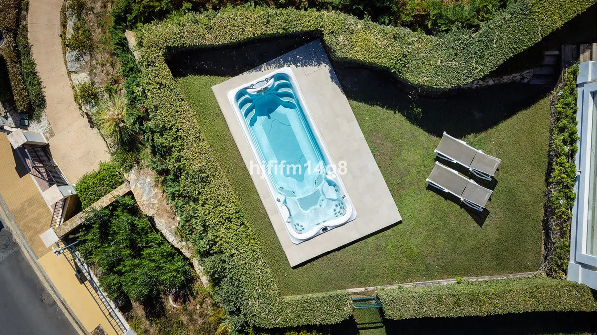 03f5c57c-c025-4701-af0c-90fdcebbde09