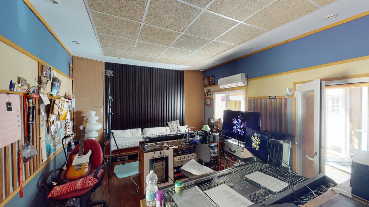 8db25f21-1406-4902-81a5-a802835b433f