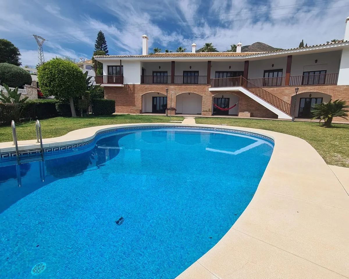 203ef745-57fa-4237-90b2-0ce206f1f85a