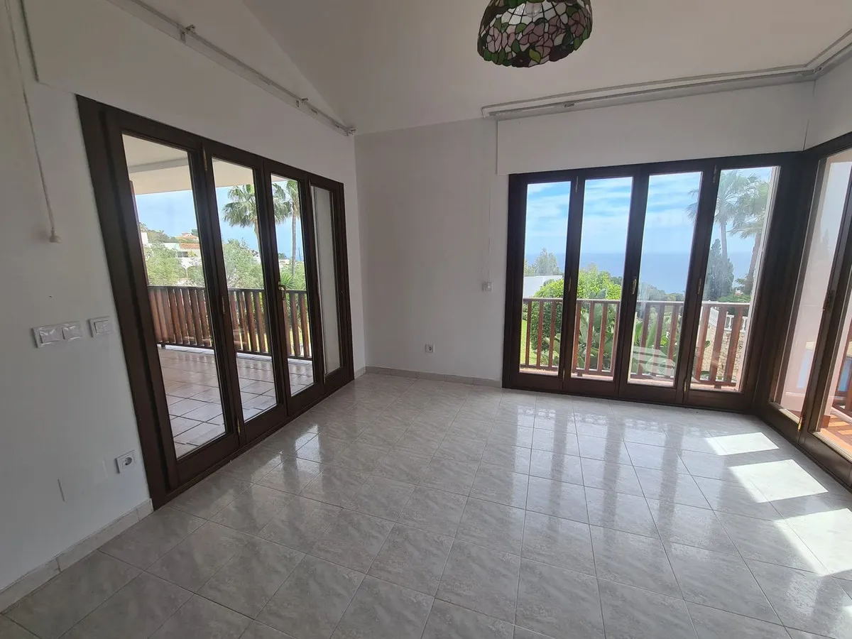 34188576-5841-4041-b18a-0b9bbeb0a732