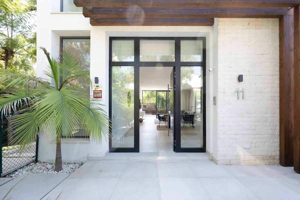 370de2c9-3646-4a41-8fa8-cbafe8183885