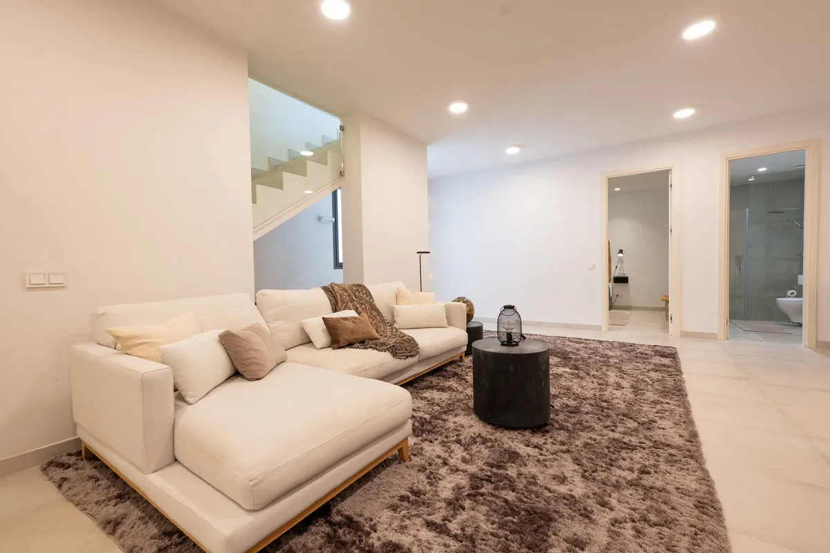 8cd0cec9-d7ad-470a-8d83-e344f1687aec