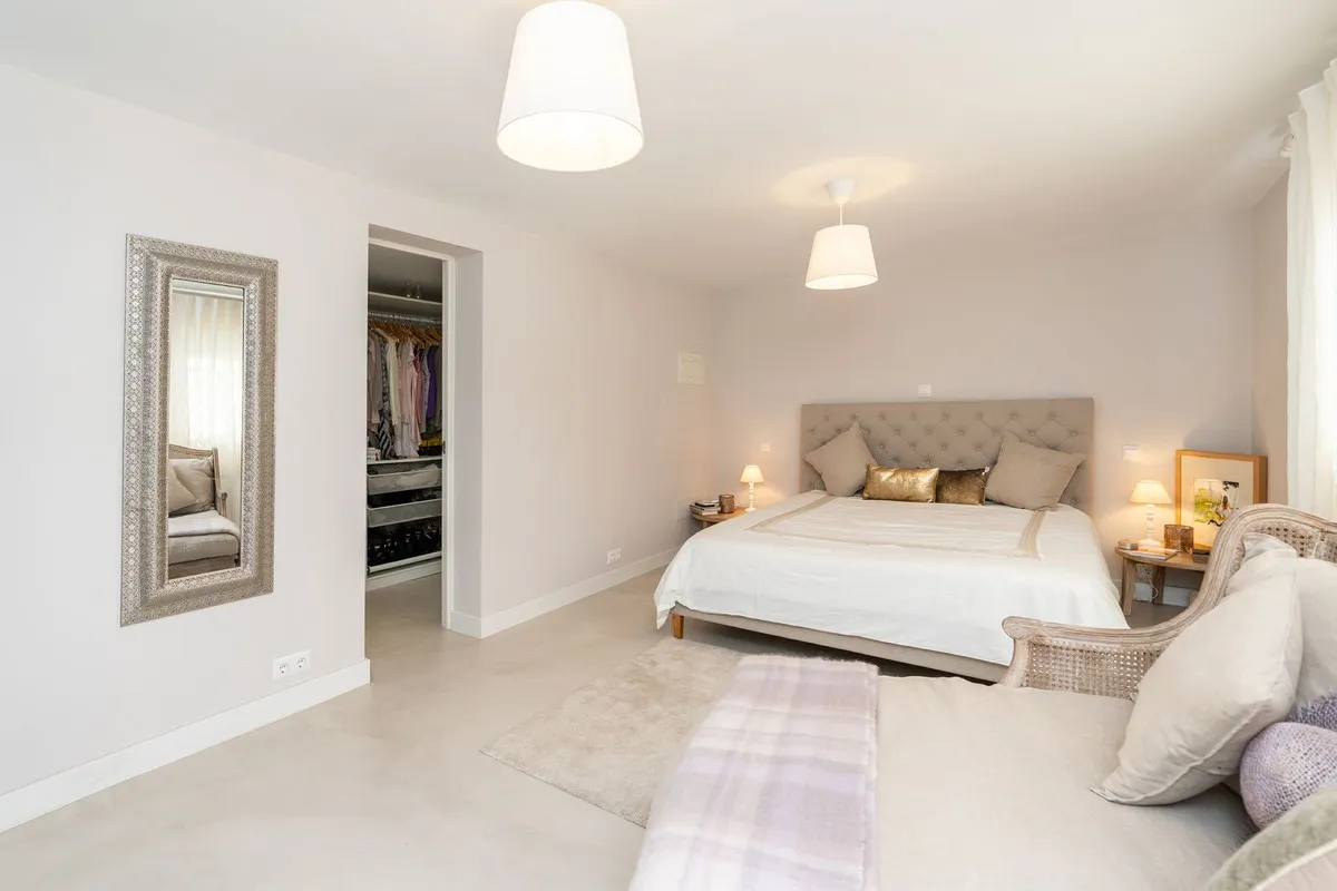 a77b53f9-2c6b-4e32-9c5b-1b0c18090b12