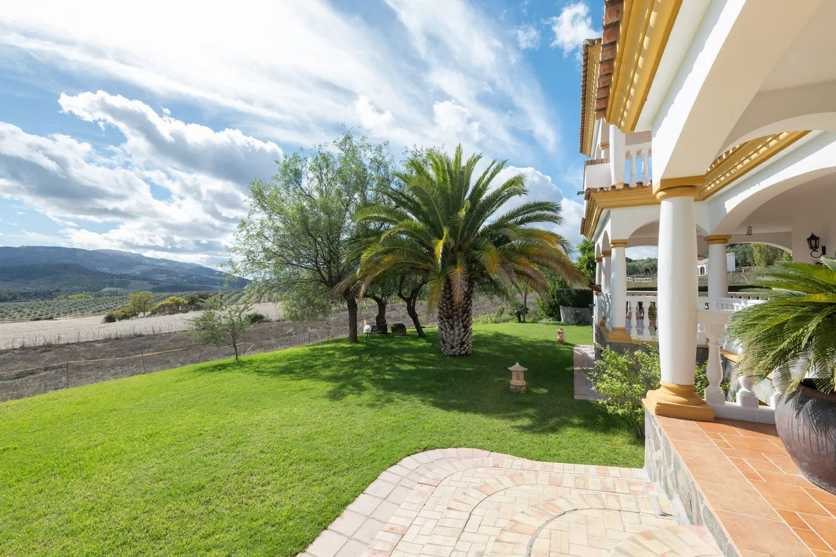 7208934c-12a3-46cf-b402-d7d96d054f7f