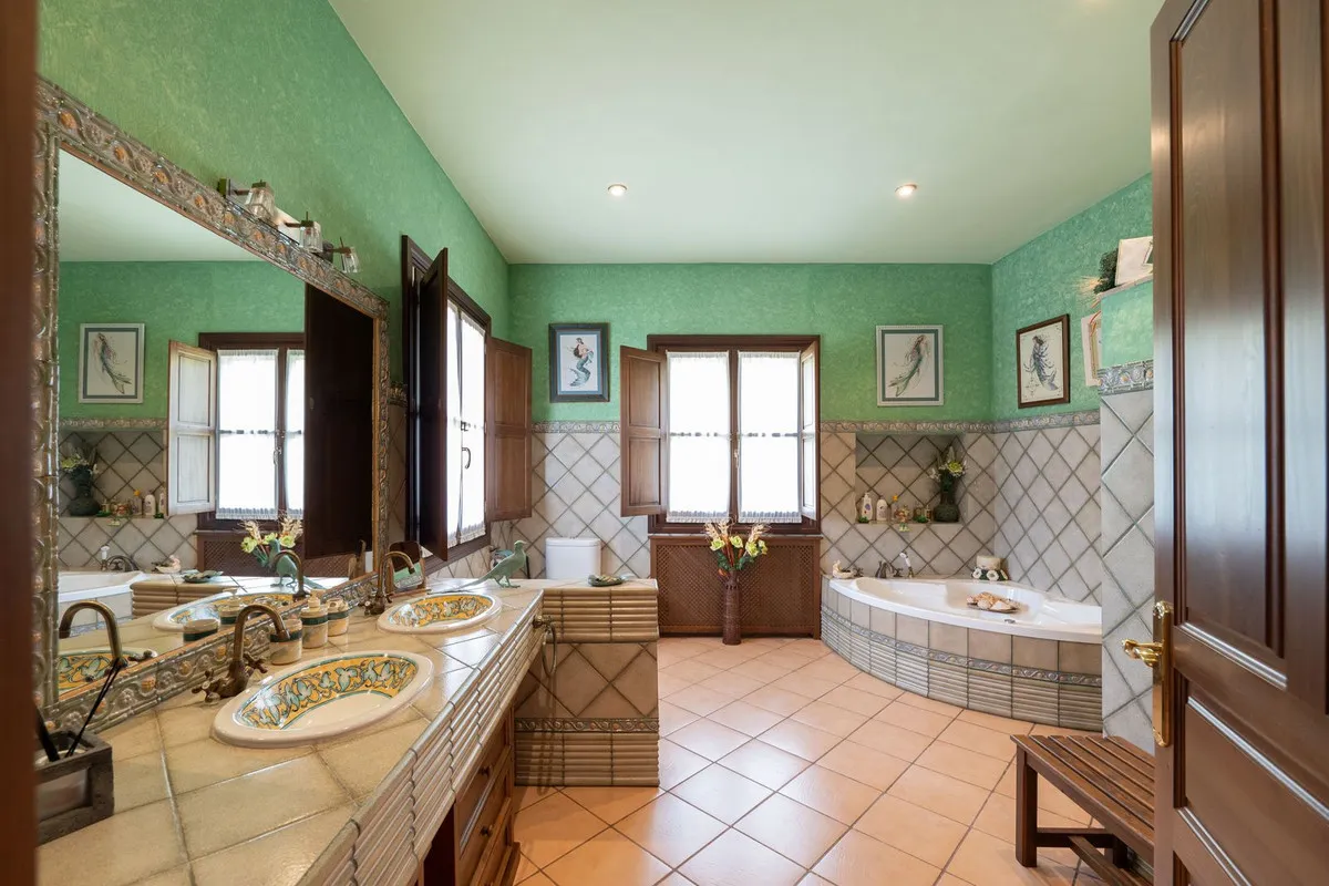 b15f2b4e-7359-4d06-b333-62295c4807ba