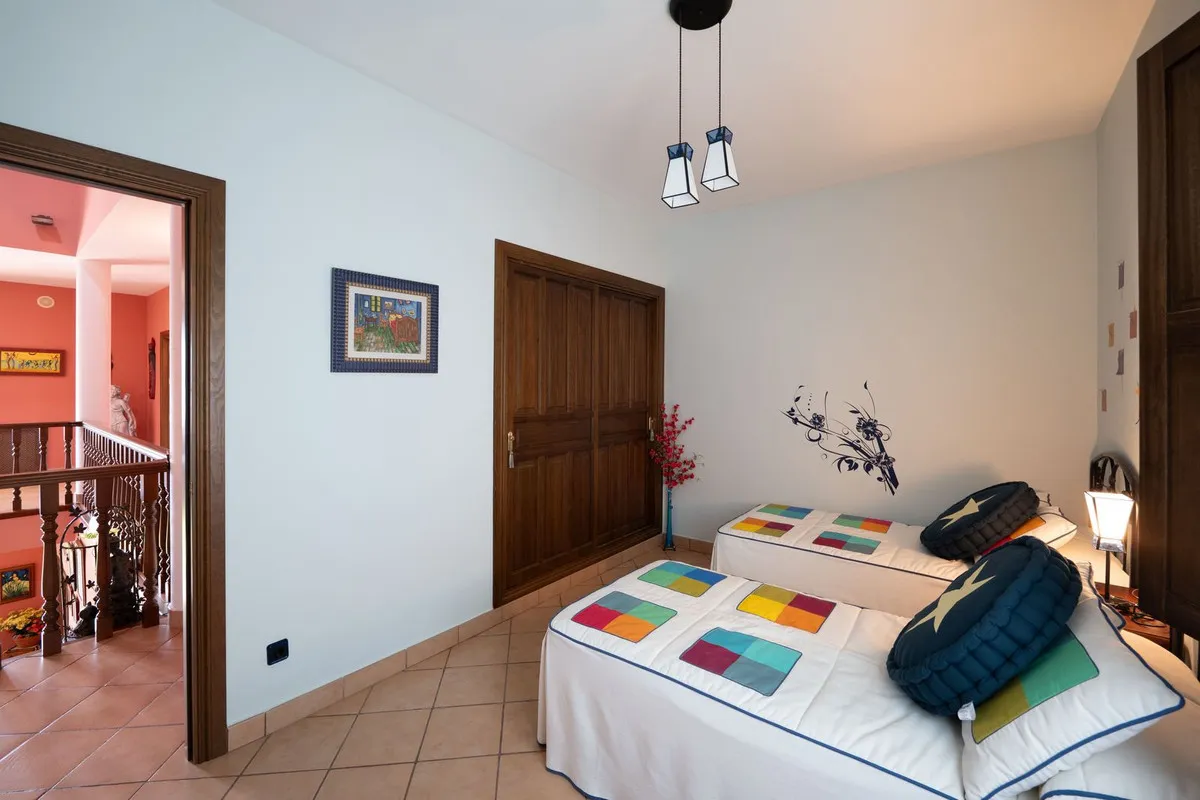 e042b9f8-5609-4f28-825b-f98dcc97ec2d