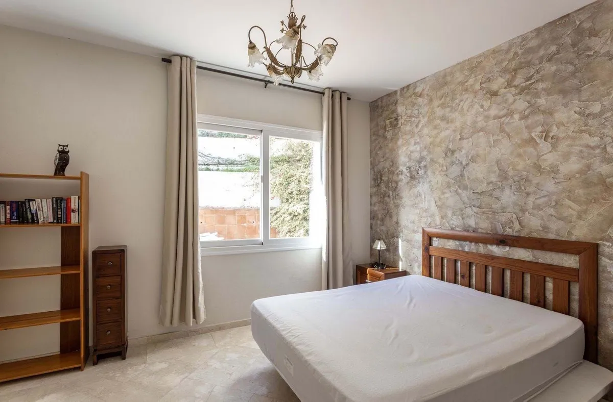 3ec161fb-b0e3-4a70-b5cc-e1e75b585e0f