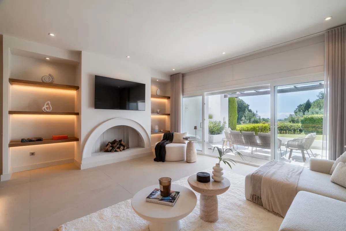 95eff973-38a9-4eff-8368-697a8544e7cd