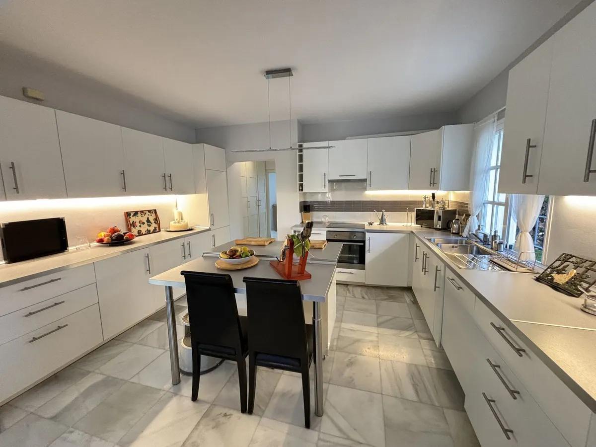 c3a73bc4-f478-45fa-86f7-ec30733c7b4f