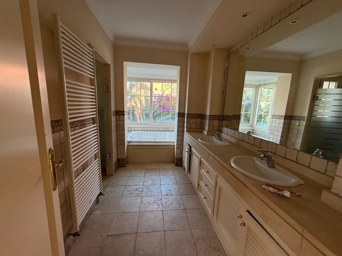 84f331f7-c6d6-410b-9487-472ea3f79970