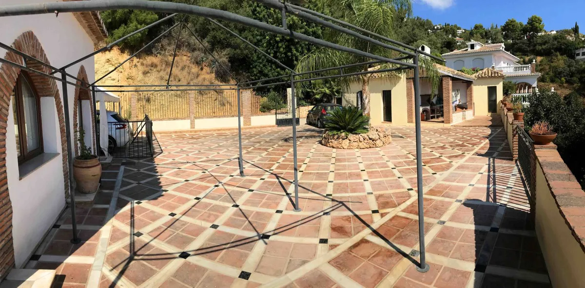 1bca075f-b44d-4286-aeb2-1e7b078e61e2