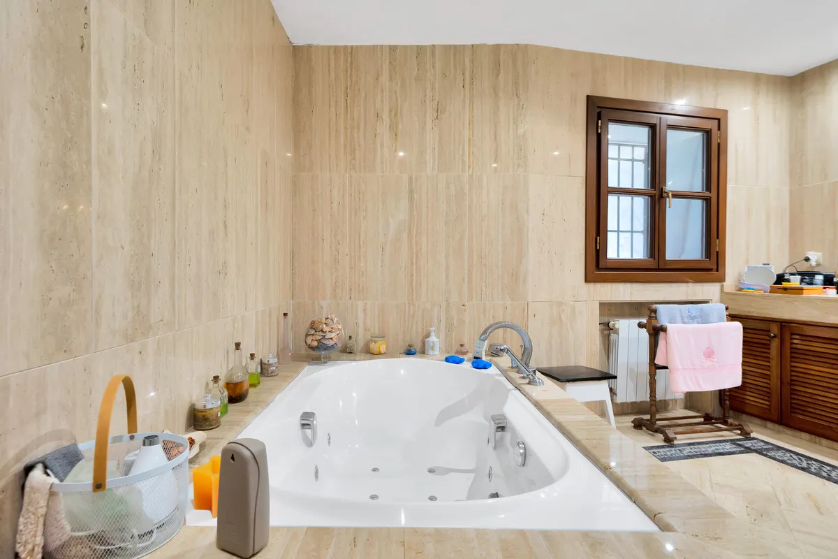 a0e86a93-e5bd-4141-81b9-21cbbc5df37e