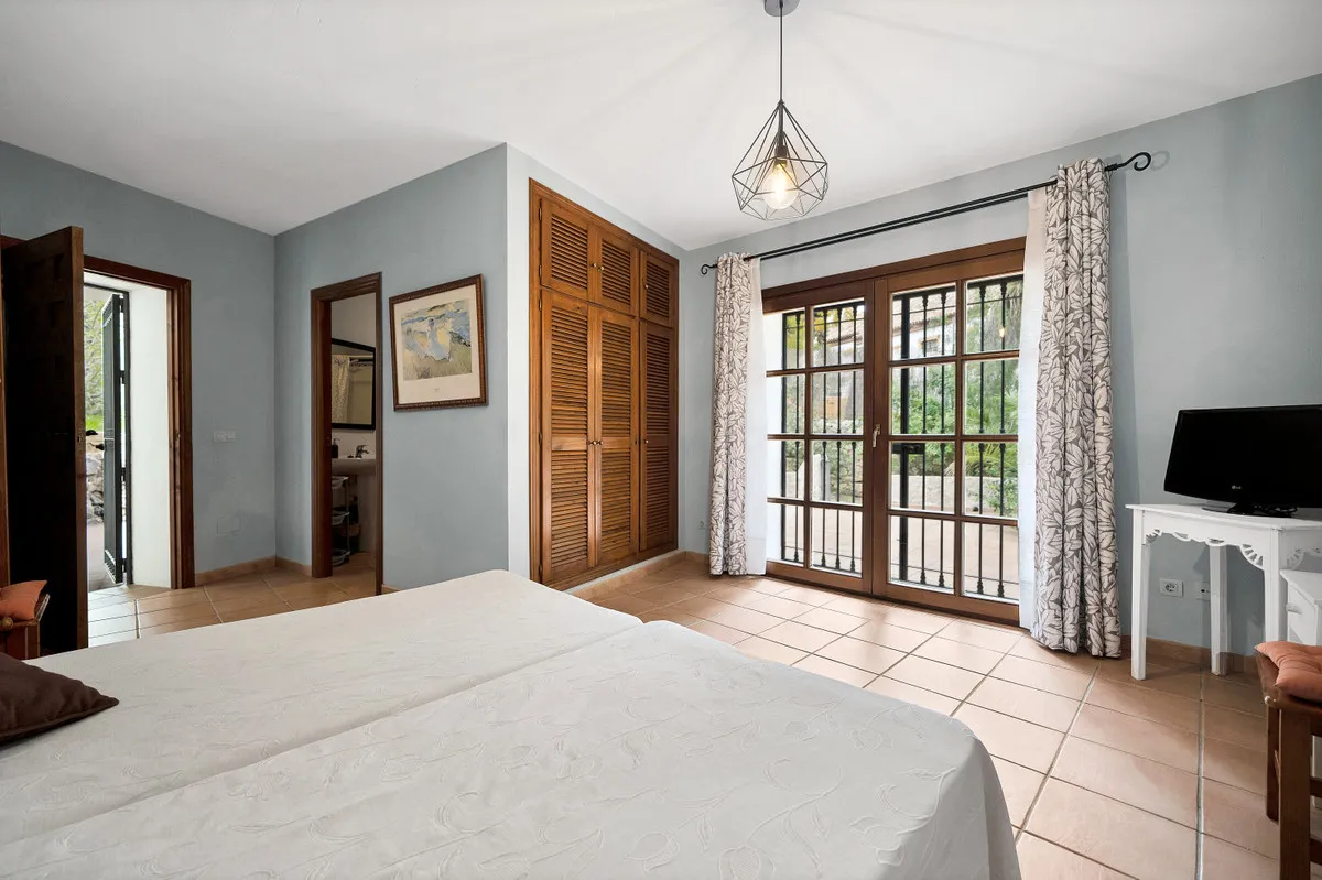 ae87e16a-e0f4-49df-b53c-948298630a95