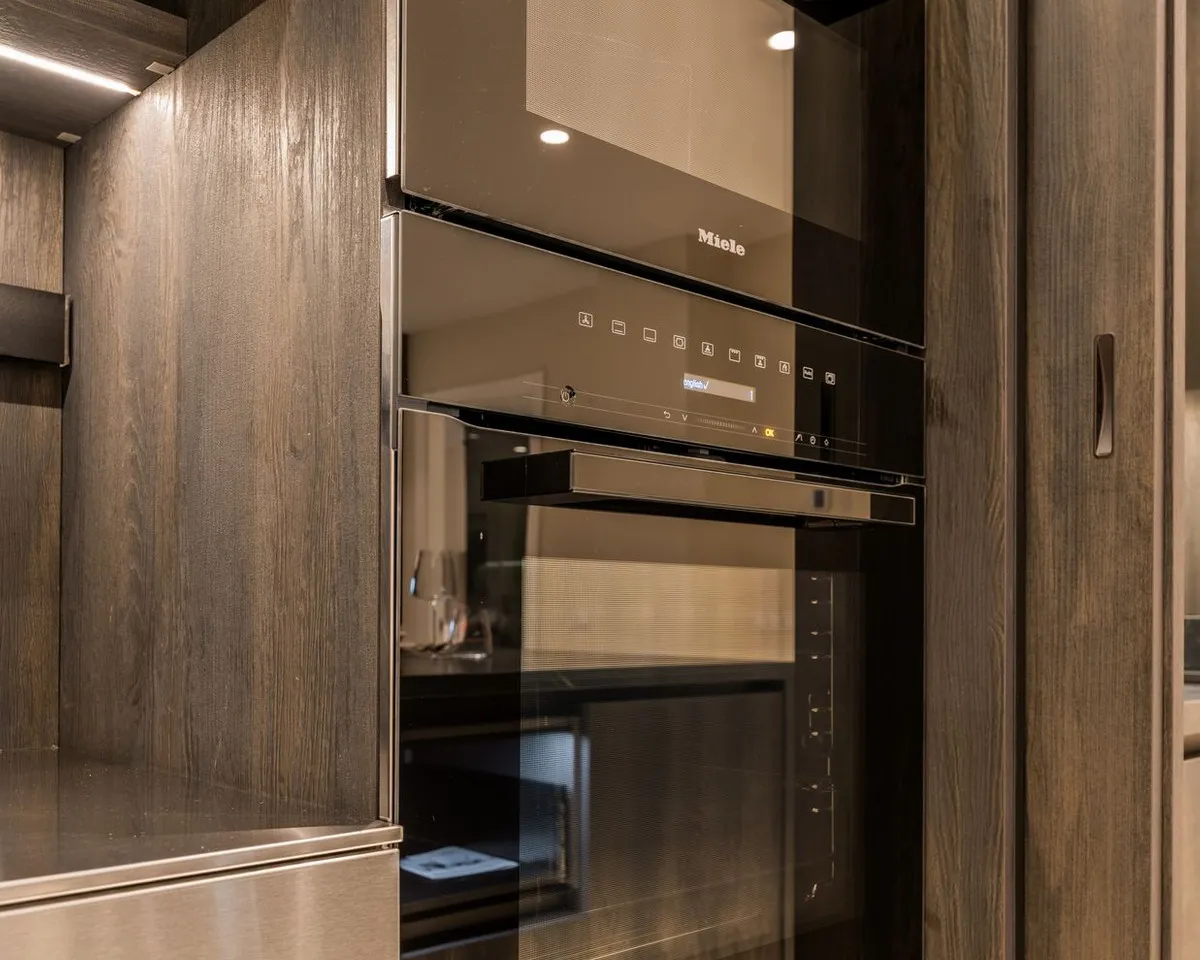 edb1f0b7-5170-45f6-8b52-fcdde2d74940