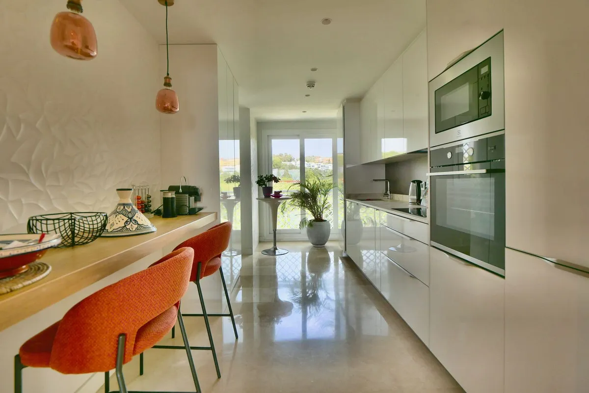 f494b555-32ff-41e9-a876-574f86ba7d4a