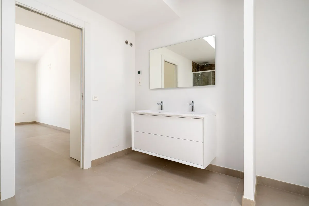 c4214159-1a96-4853-9951-b1e11230a250