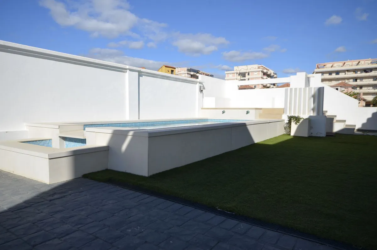 4e90d8b2-3dd2-48e8-9c5f-a8ec7df1149c