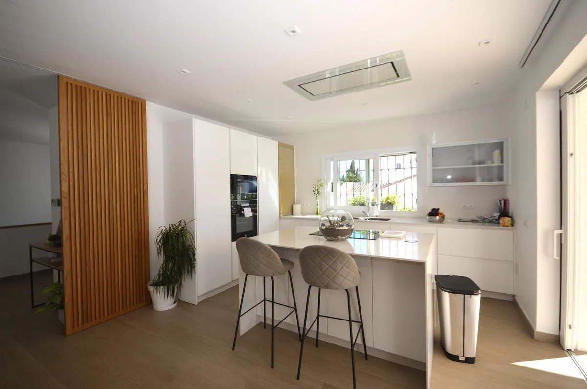 cb706210-29e0-4c9c-a5be-8ad736f3e7f2