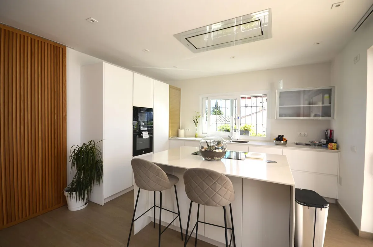 e5b4d735-97e3-42a3-b007-593ce1613190