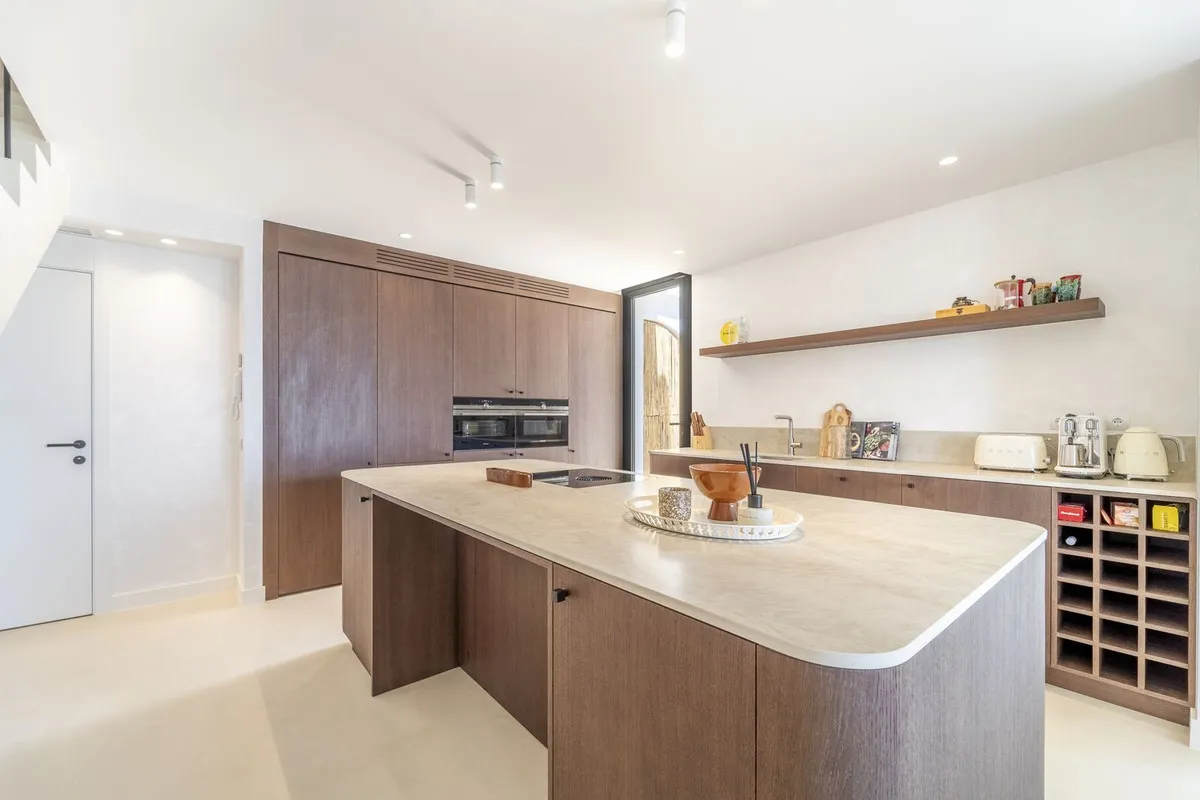 a9cad05e-697f-466a-96f1-30d370323638