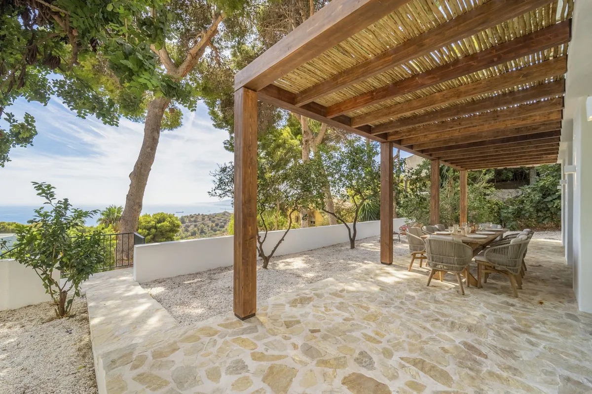 ad786f13-8060-4b60-834f-9bc94aa7fc94