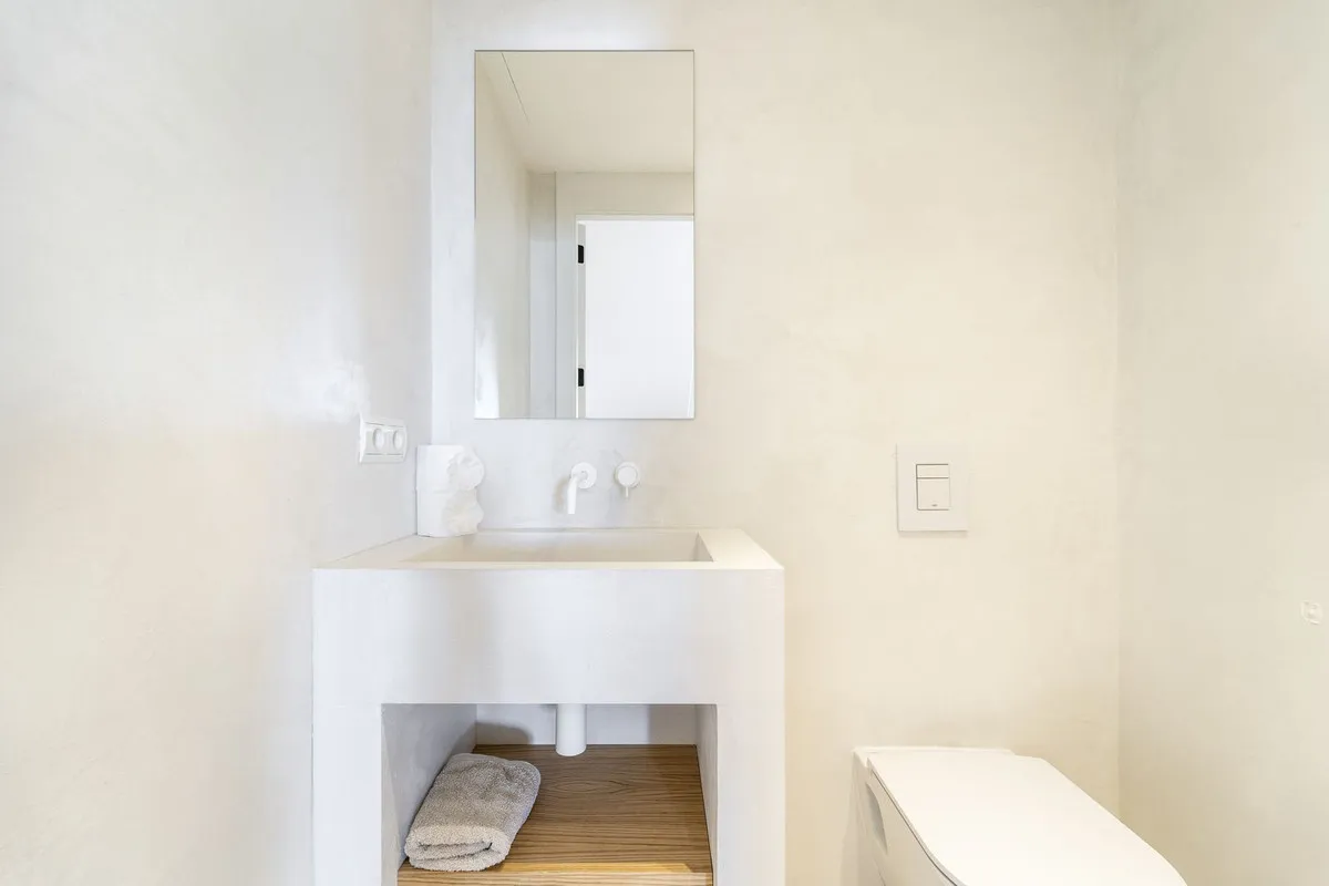 b6cb1f39-8550-4a3c-9d48-6f119a0b7d9e