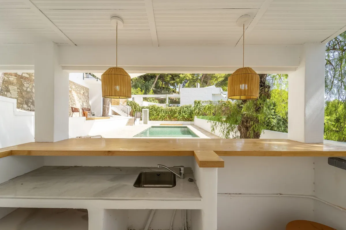 fdb202d4-c971-4f64-8e0a-b1215fc6bf68