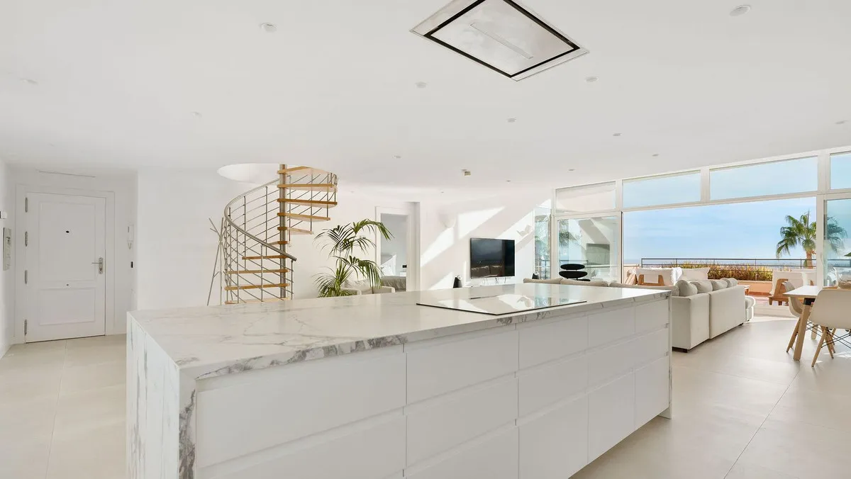 06930686-c817-4942-8345-ec967bc65b38