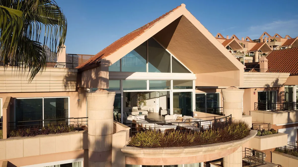 b1566a0c-c394-4fa7-8a61-7c14add33a20