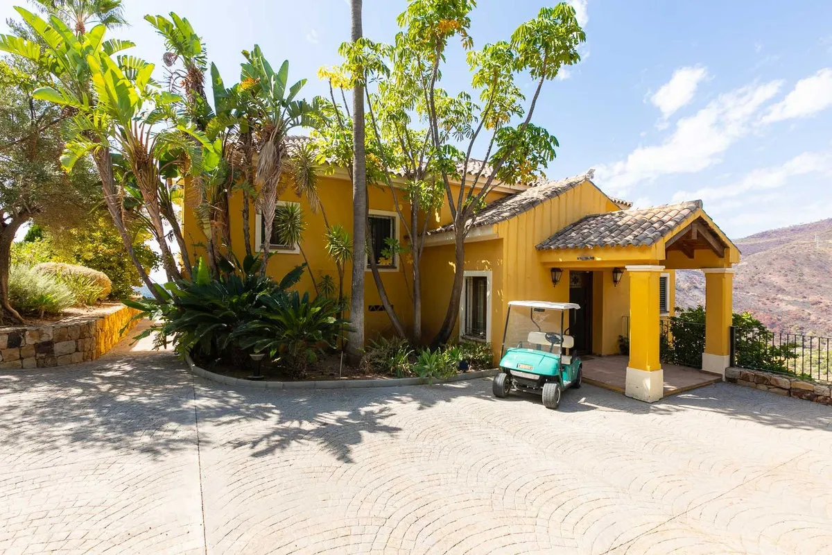 03d23e43-c813-4f64-9d2f-b32d8a5f279f