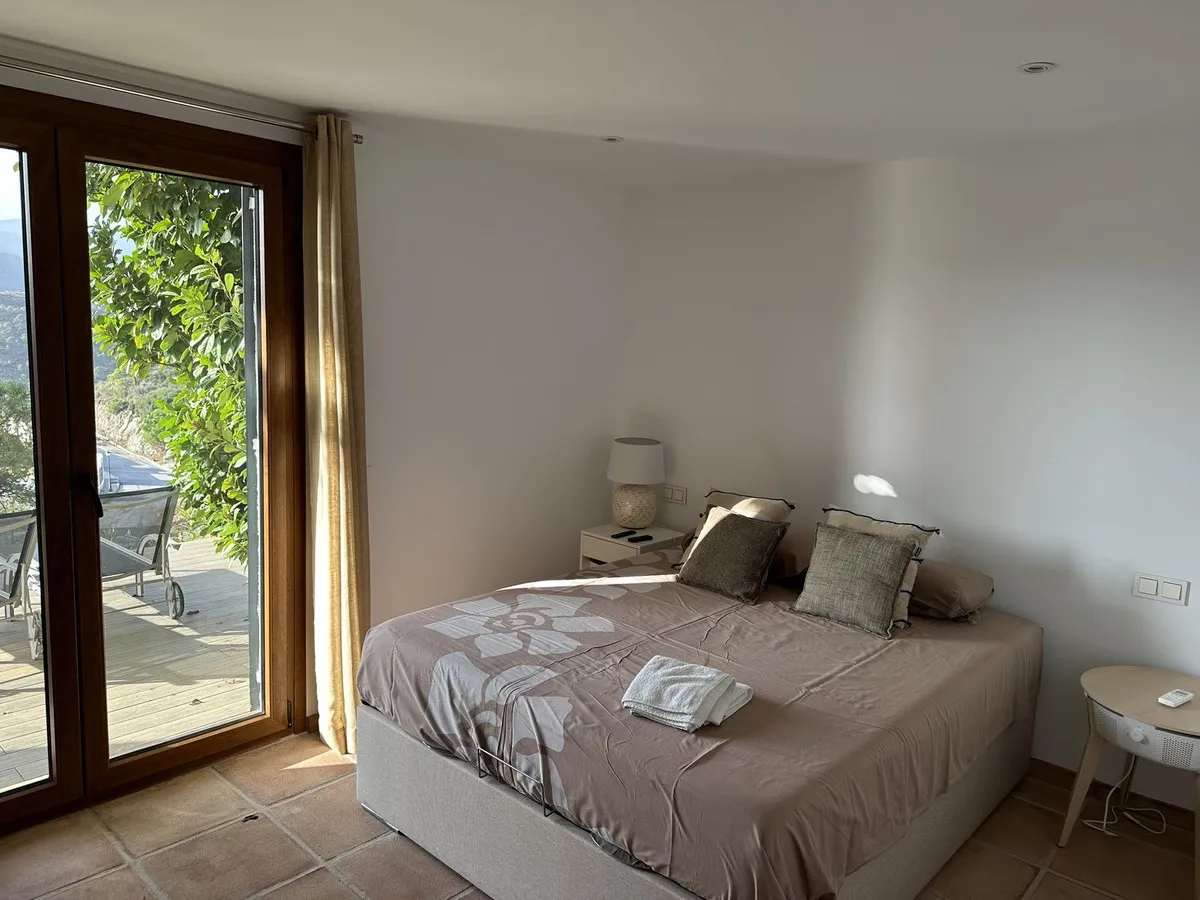 3f6f8bac-ccfd-48fe-b624-b814a62f26dd