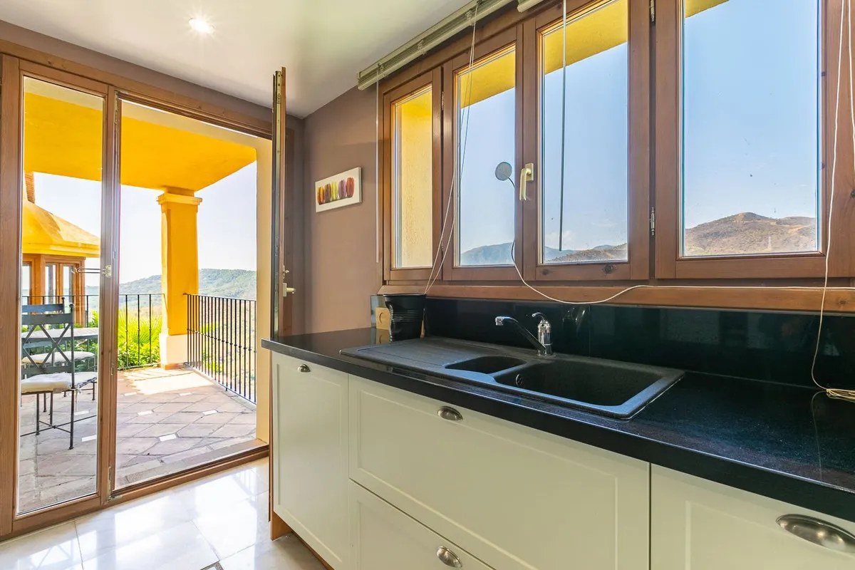 42c7761c-116b-475b-a3bc-73192fe715bb