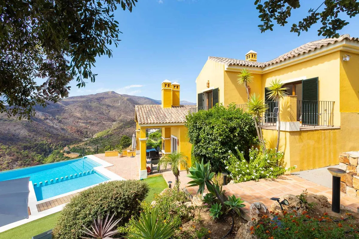 93459593-3aaf-4163-8afb-d8f1ec71d909