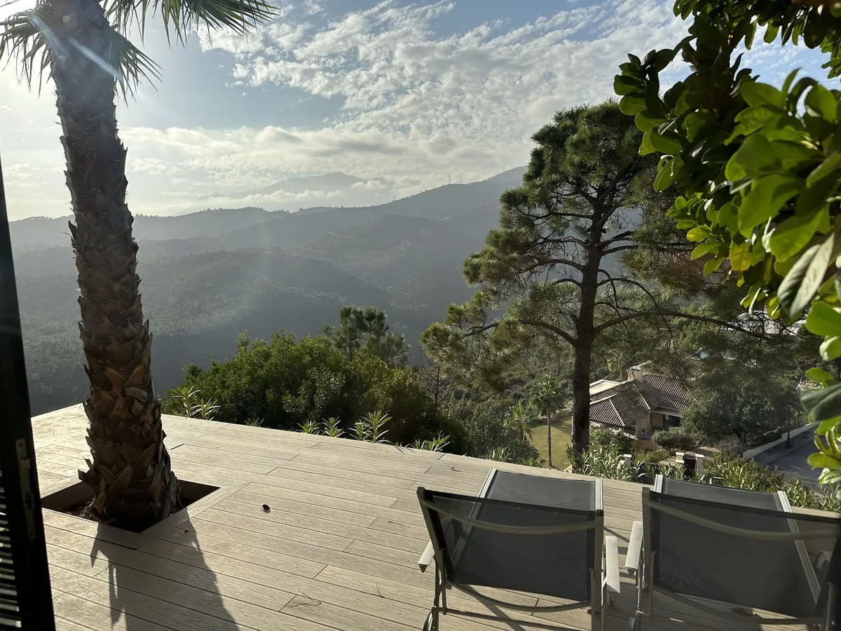 bcc6ec4a-bf69-439c-832d-09079b03f93a