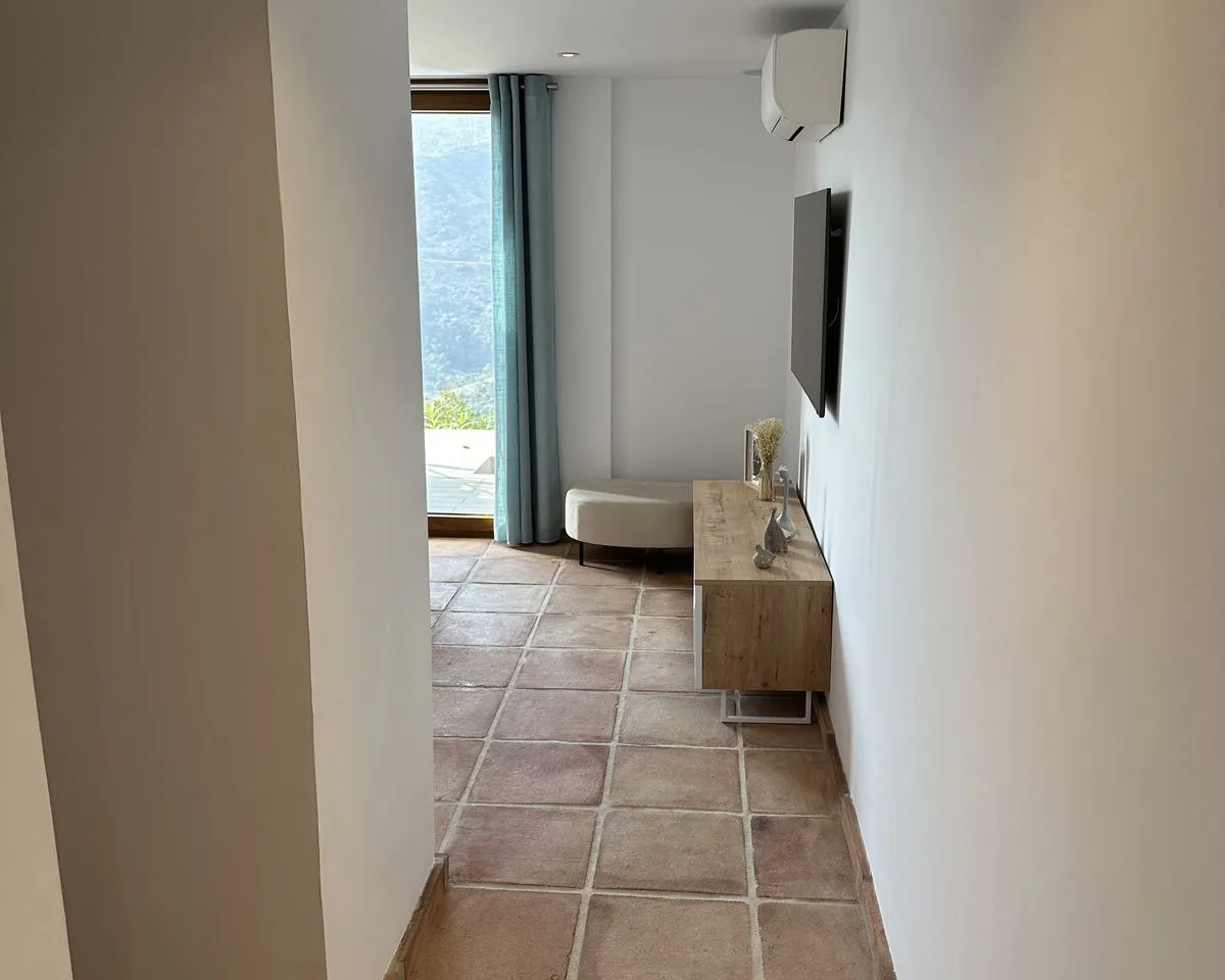 c352d4a4-c8f2-4317-92f6-bf7de4811263