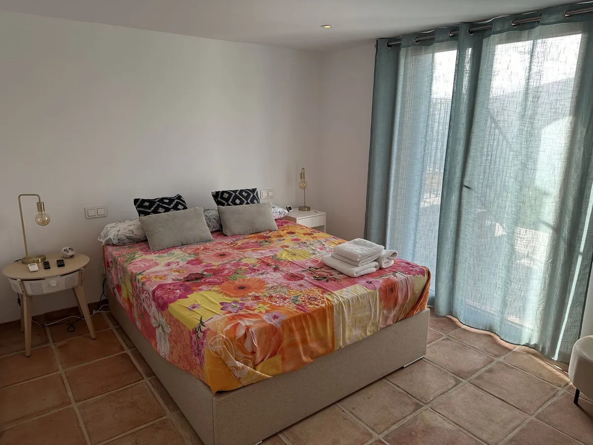 cd5cf4c4-a874-41ae-8100-ef0e33c01929