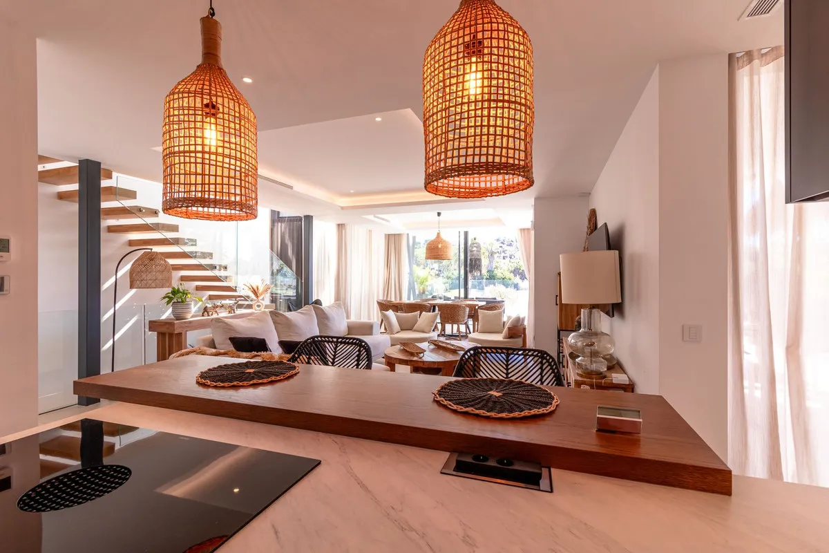 8966bce5-5543-4617-8c17-fd437c8bac10