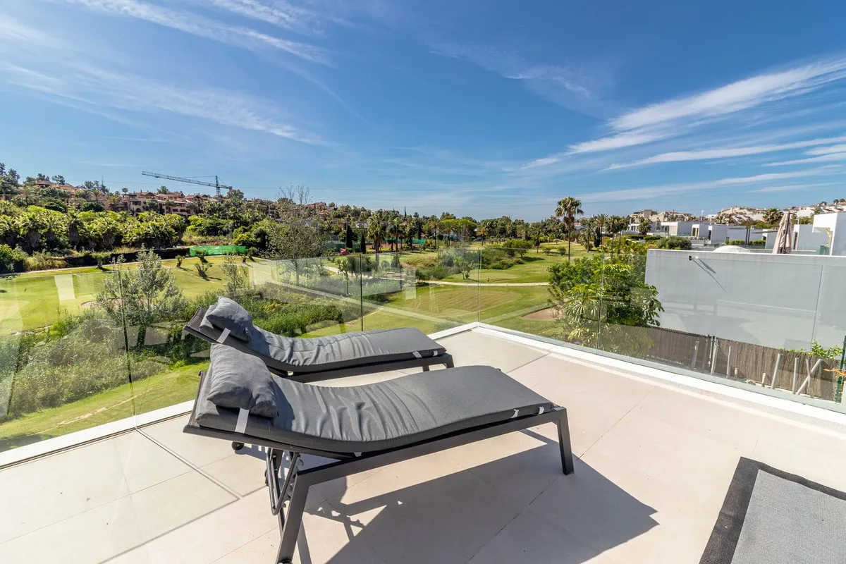 e7f2392f-37c2-45f7-9c12-5a7e8bff924c