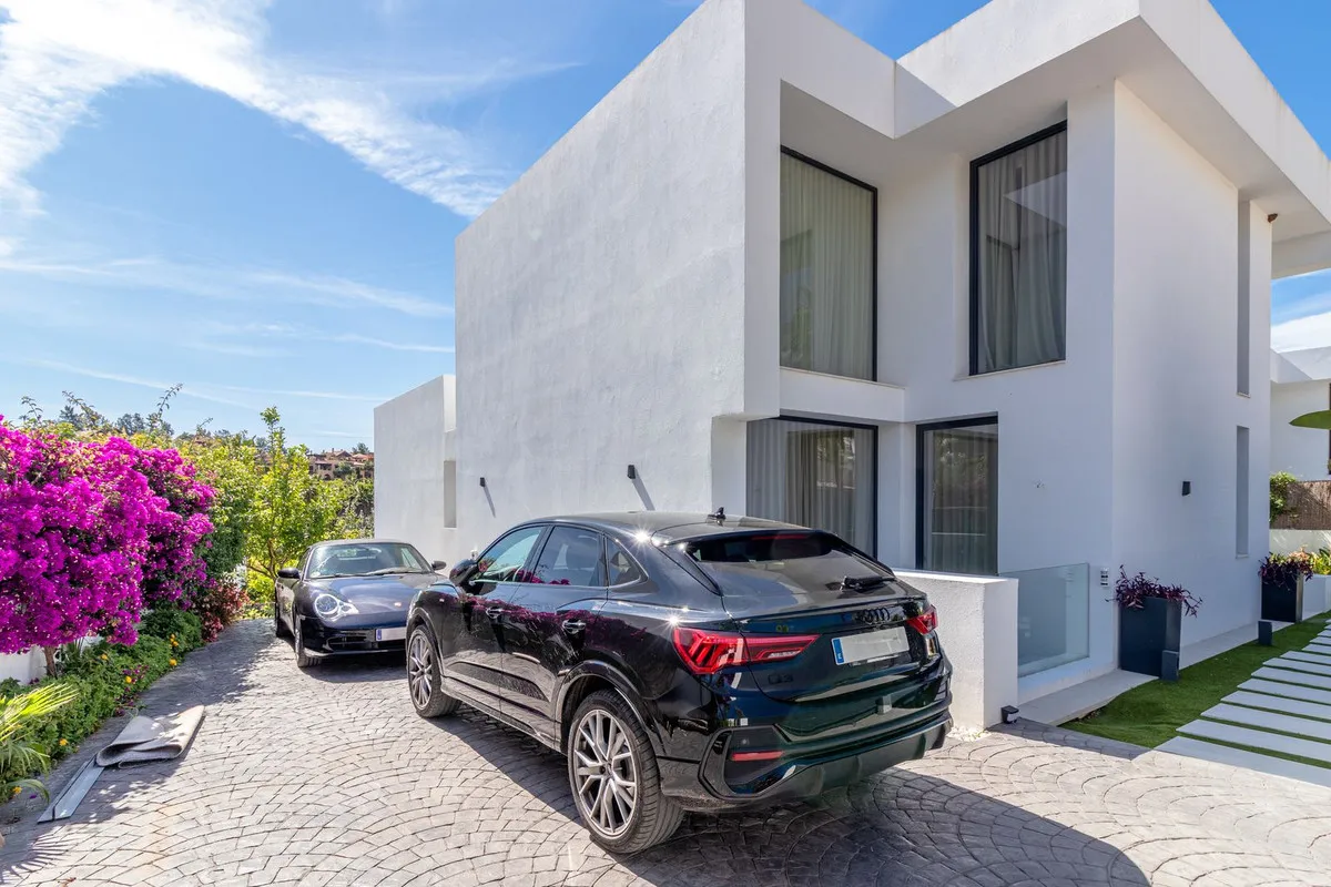 ee8bccd8-f6eb-4635-9e4a-297058fa86b8