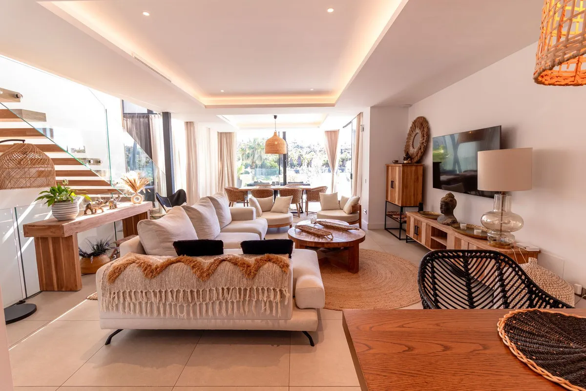 f6b8850b-53aa-4061-978a-7c0976466dd8