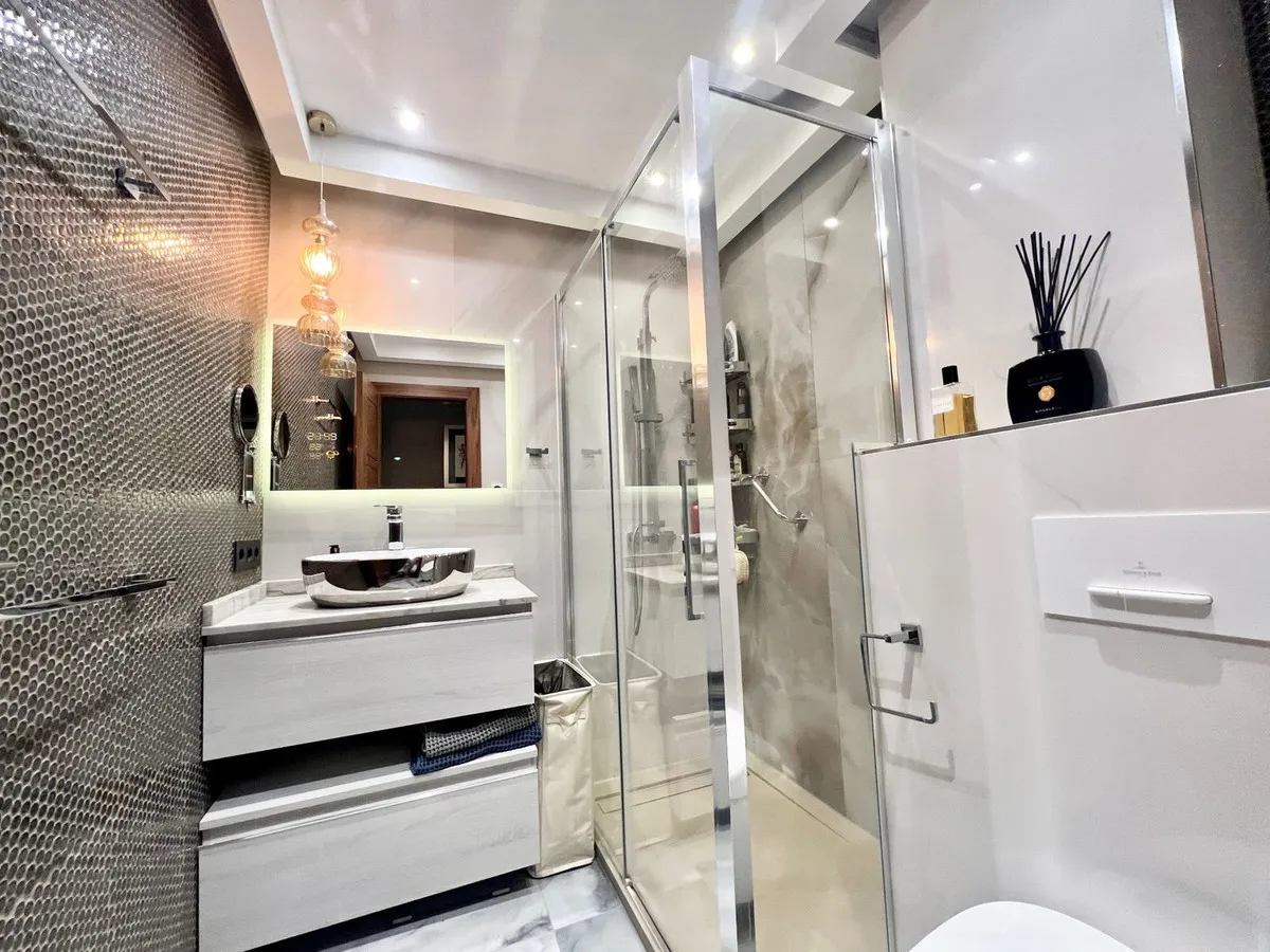 f5a80dd5-8f51-4ab1-bb29-0f69700d8c94