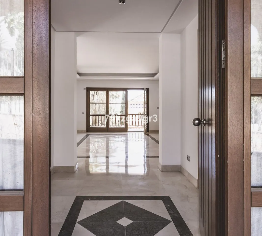 67f7b86e-328e-46c6-b436-93fdf9d13ac5