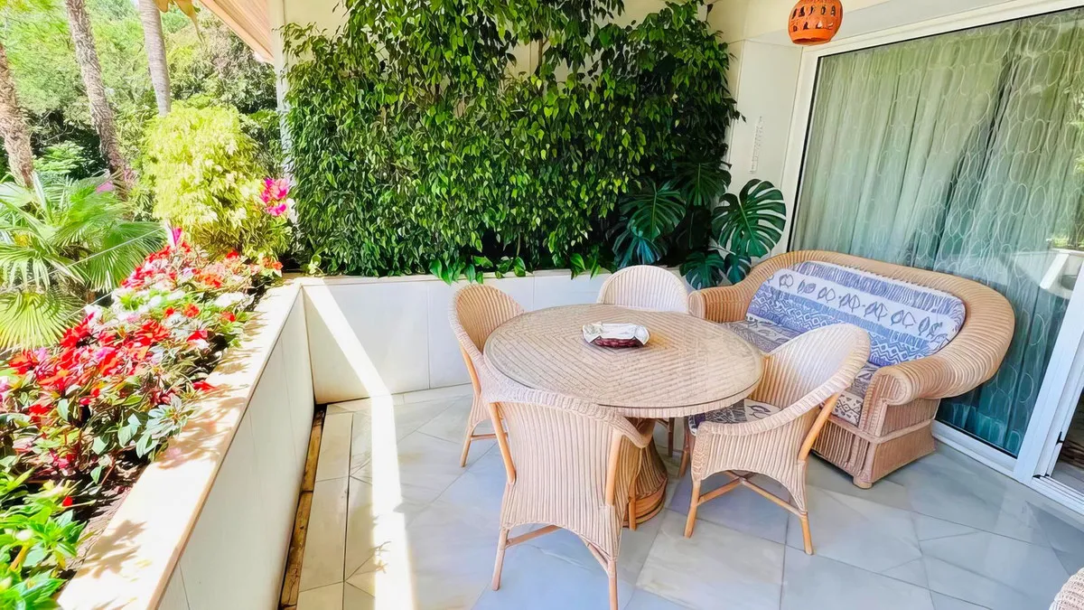 3c90ec47-9fa9-41c2-922f-71f45350d300