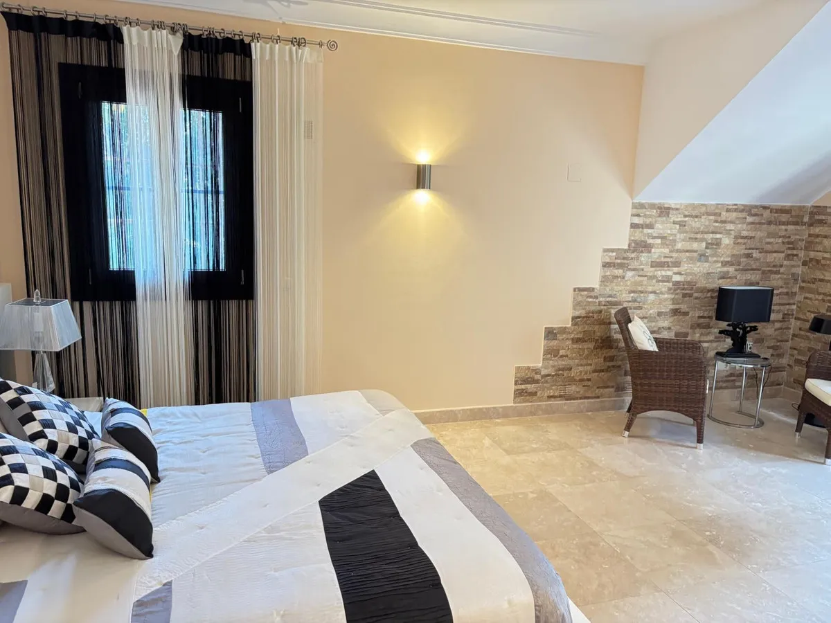 5ebd26c4-034a-47ef-a684-f2f616b7aee9