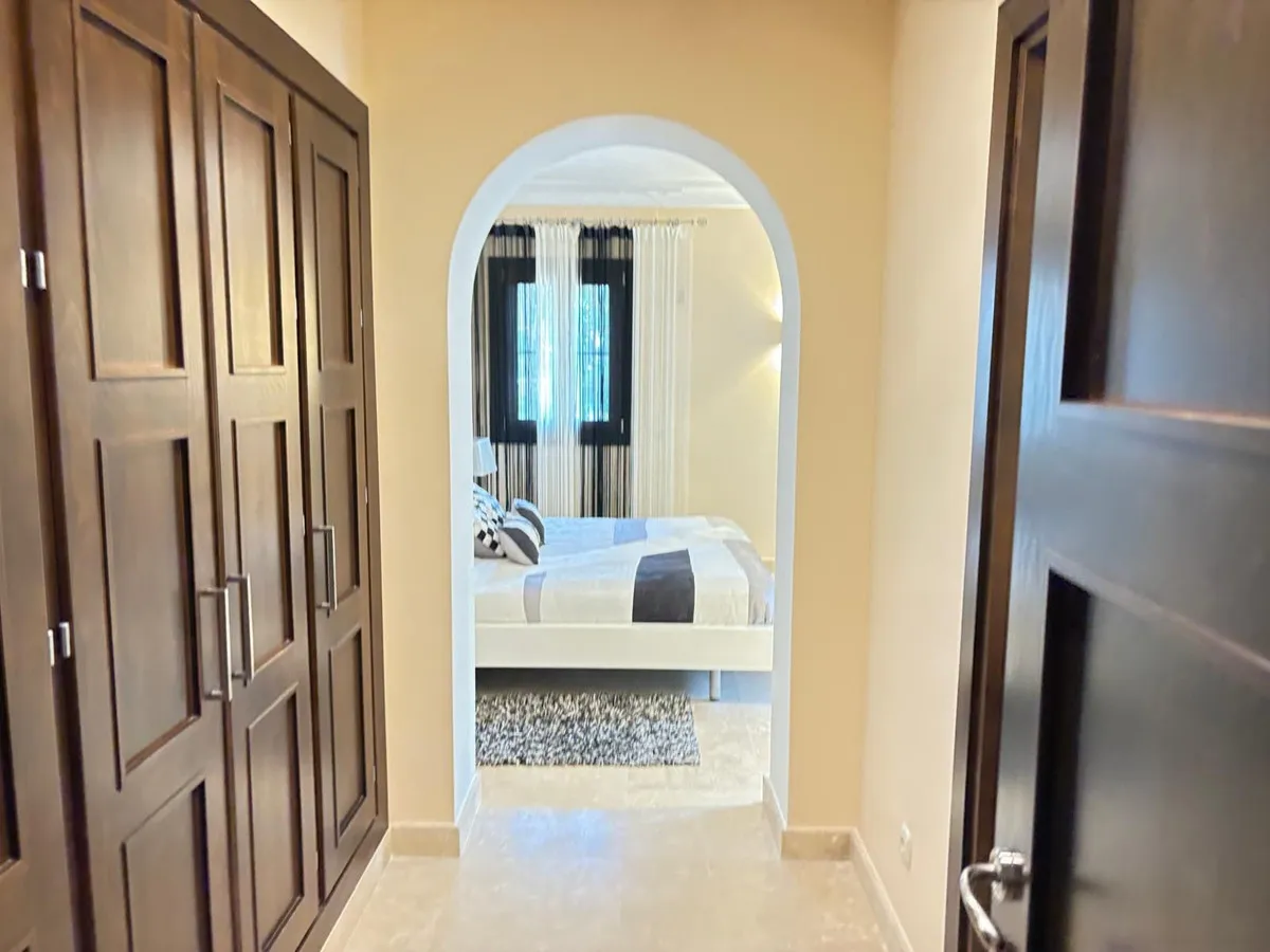 67291621-03d7-4b35-8f00-b1644b2b5e3a