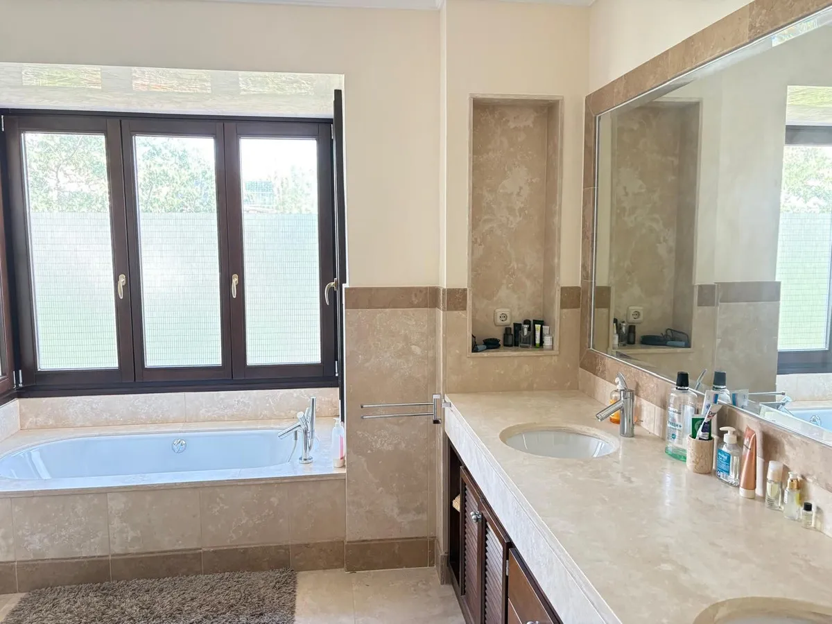 d0c1fbaf-fb45-4cbb-884e-f8d60c10e9bb