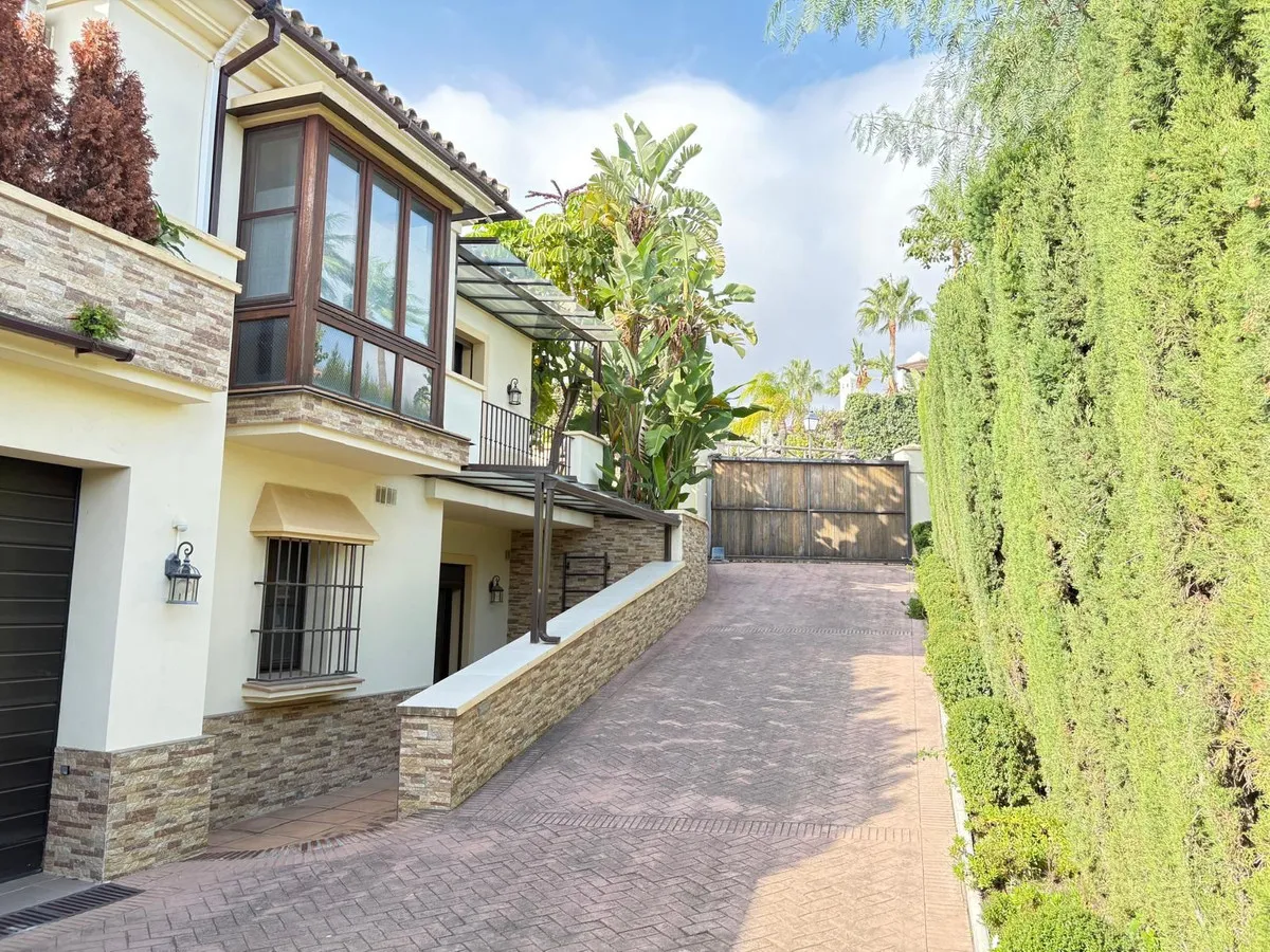 d6f3bb3e-e13d-4bf9-9f25-3e50d732143e